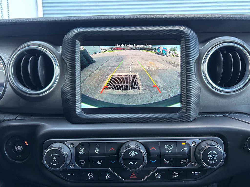 Used 2018 Jeep Wrangler Unlimited Sahara AWD/4WD image 23