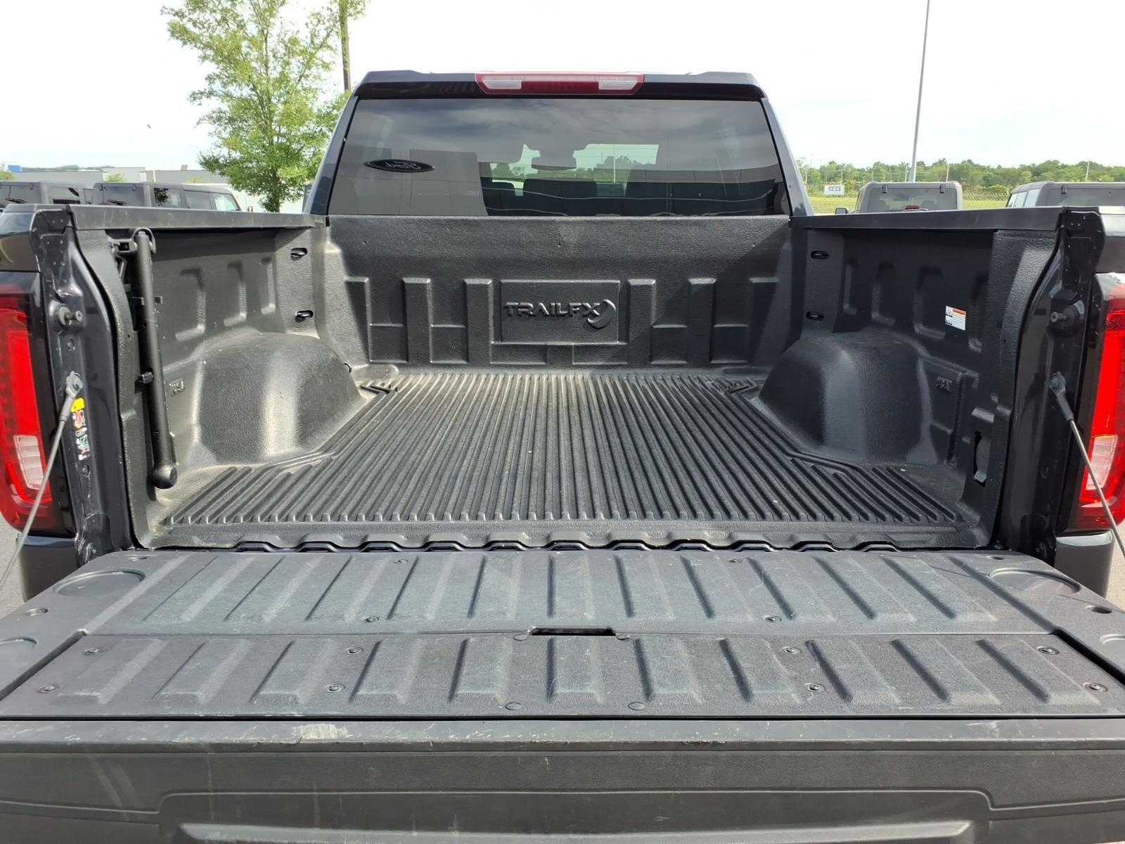 Used 2025 GMC Sierra 1500 SLT AWD/4WD image 16