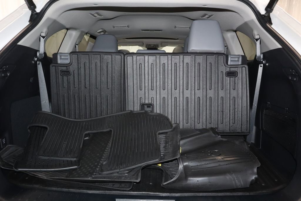 Used 2023 Toyota Highlander Limited image 16