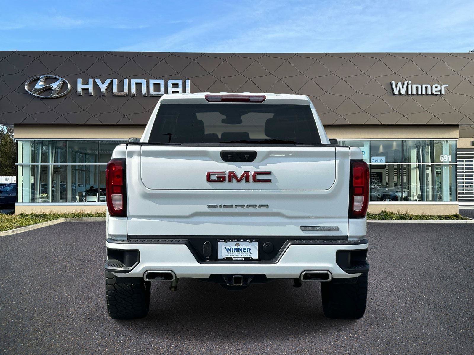Used 2022 GMC Sierra 1500 Elevation w/ X31 Off-Road Package AWD/4WD image 3