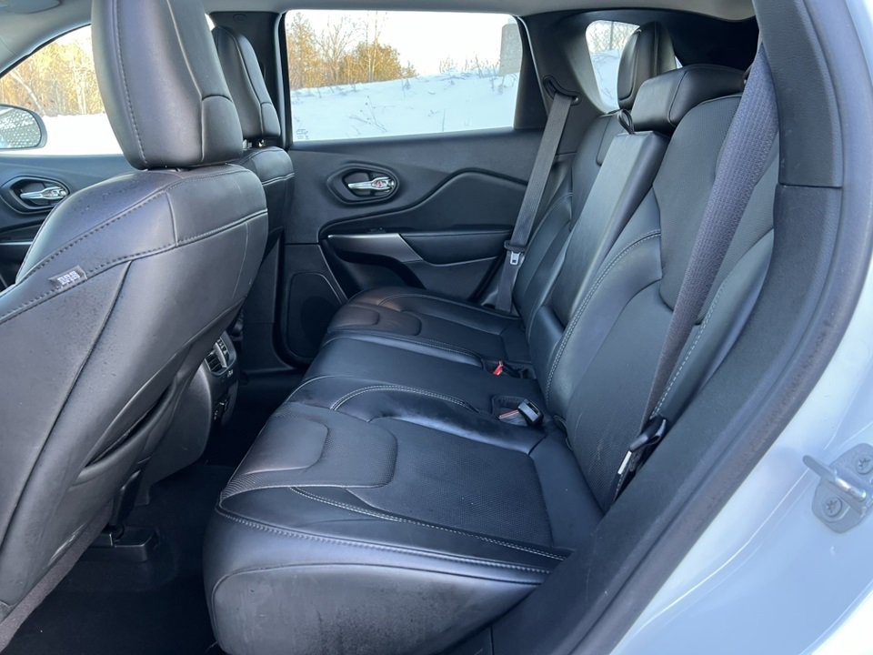 Used 2021 Jeep Cherokee Limited image 11