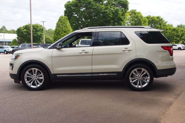 Certified 2018 Ford Explorer XLT w/ Equipment Group 202A FWD image 4