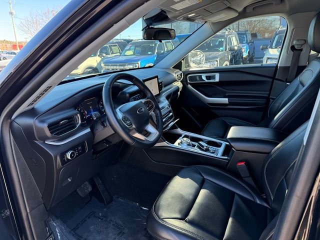 Certified 2022 Ford Explorer XLT w/ Equipment Group 202A image 3