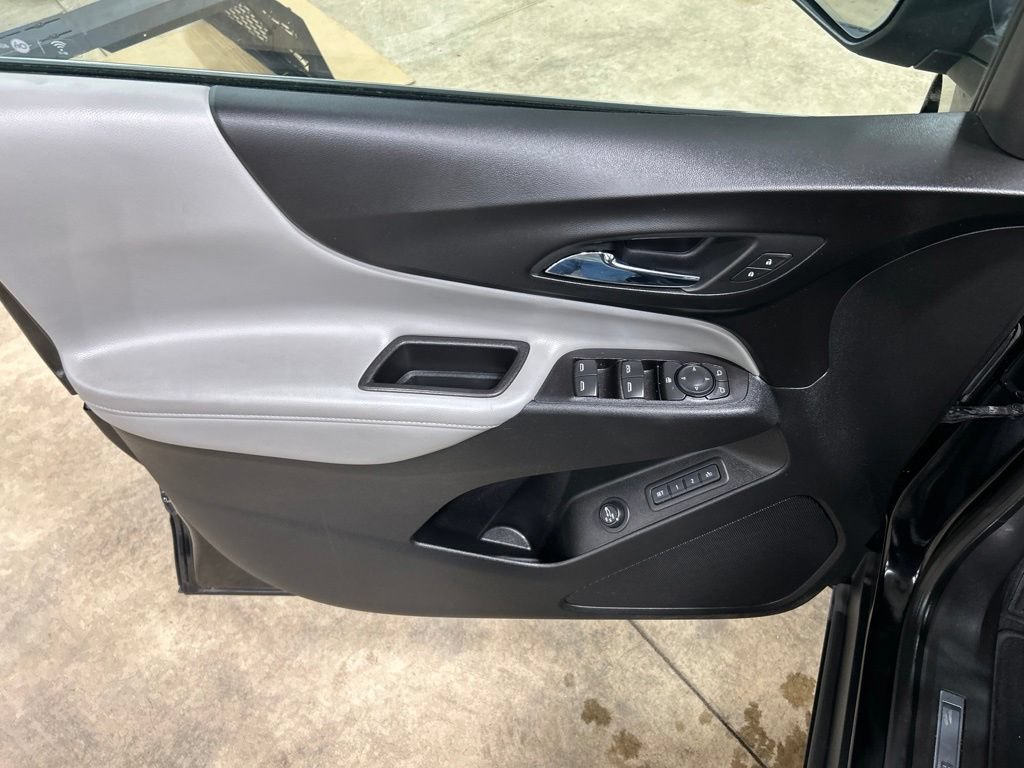 Used 2018 Chevrolet Equinox Premier FWD image 15