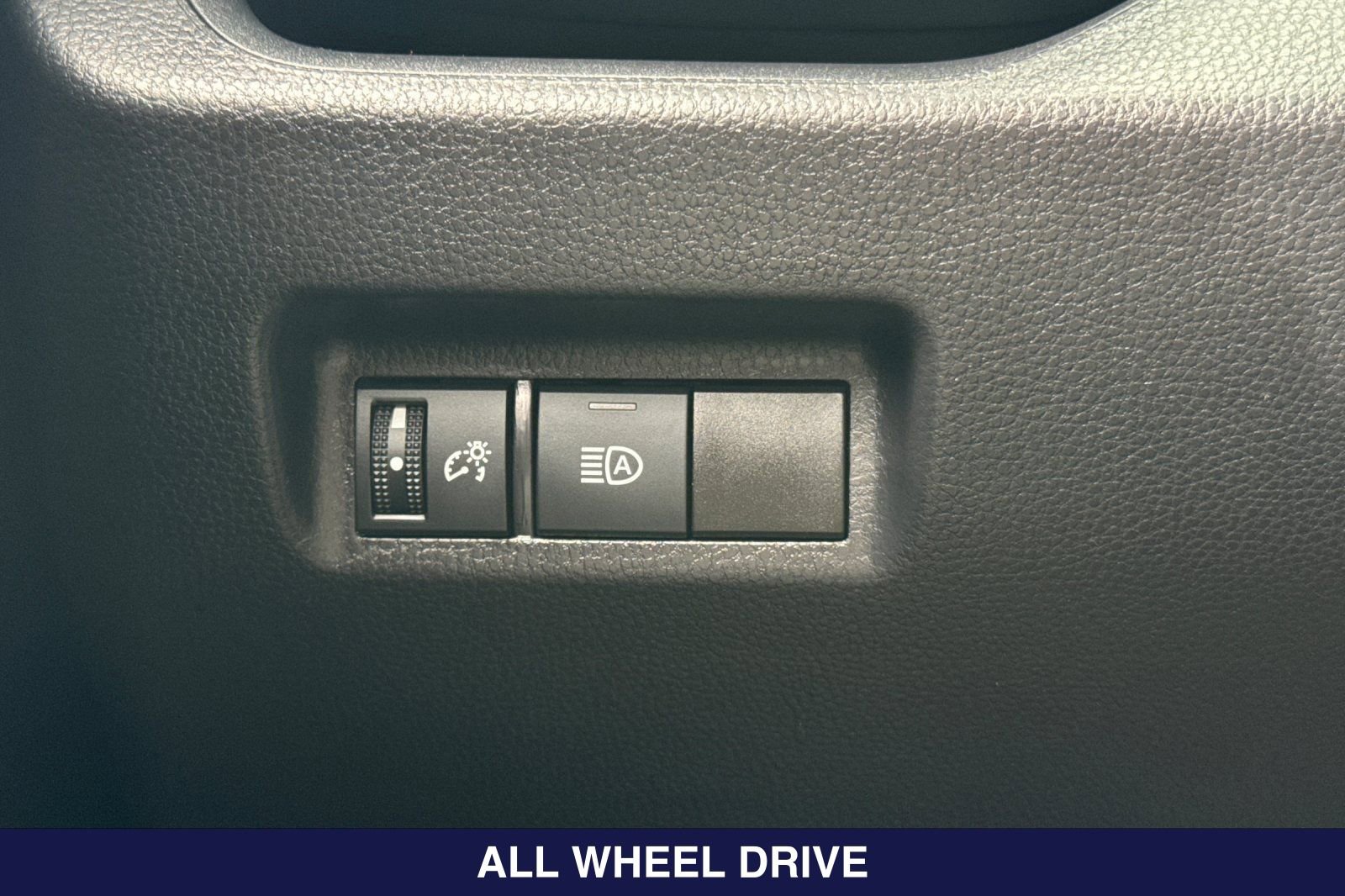 Used 2025 Toyota RAV4 LE AWD/4WD image 29