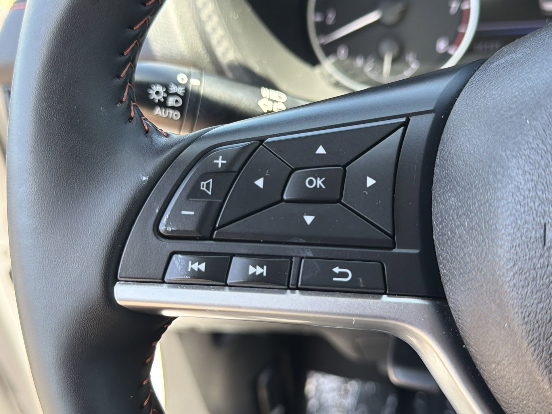 Used 2025 Nissan Sentra SR FWD image 13