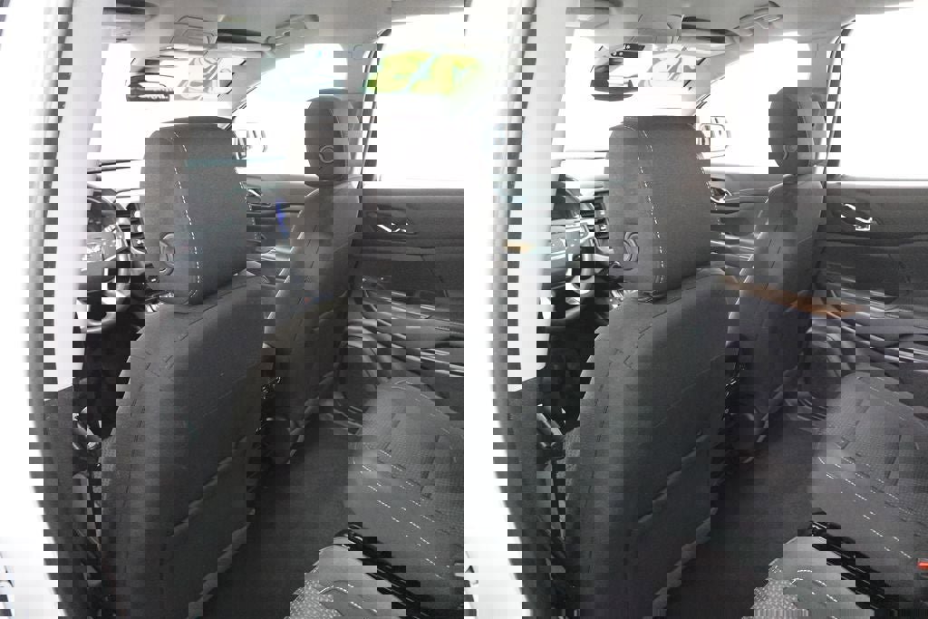 Used 2023 GMC Acadia SLE image 23