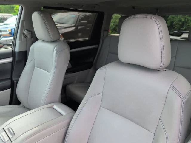 Used 2018 Toyota Highlander XLE AWD/4WD image 18
