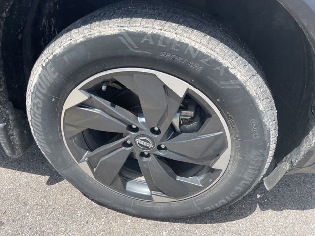 Used 2024 Nissan Rogue SV w/ SV Premium Package AWD/4WD image 5