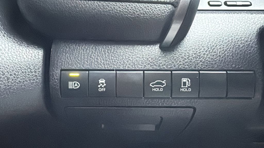 Used 2020 Toyota Camry SE w/ Carpet Mat Package FWD image 17