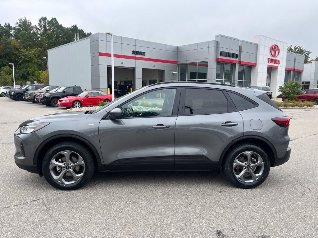 Certified 2025 Ford Escape ST-Line Select AWD/4WD image 3
