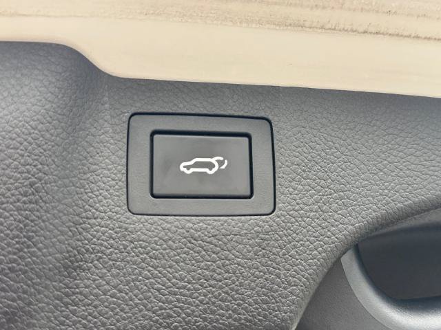 Used 2018 Hyundai Santa Fe Sport w/ 2.0T Ultimate Tech Package 05 AWD/4WD image 9