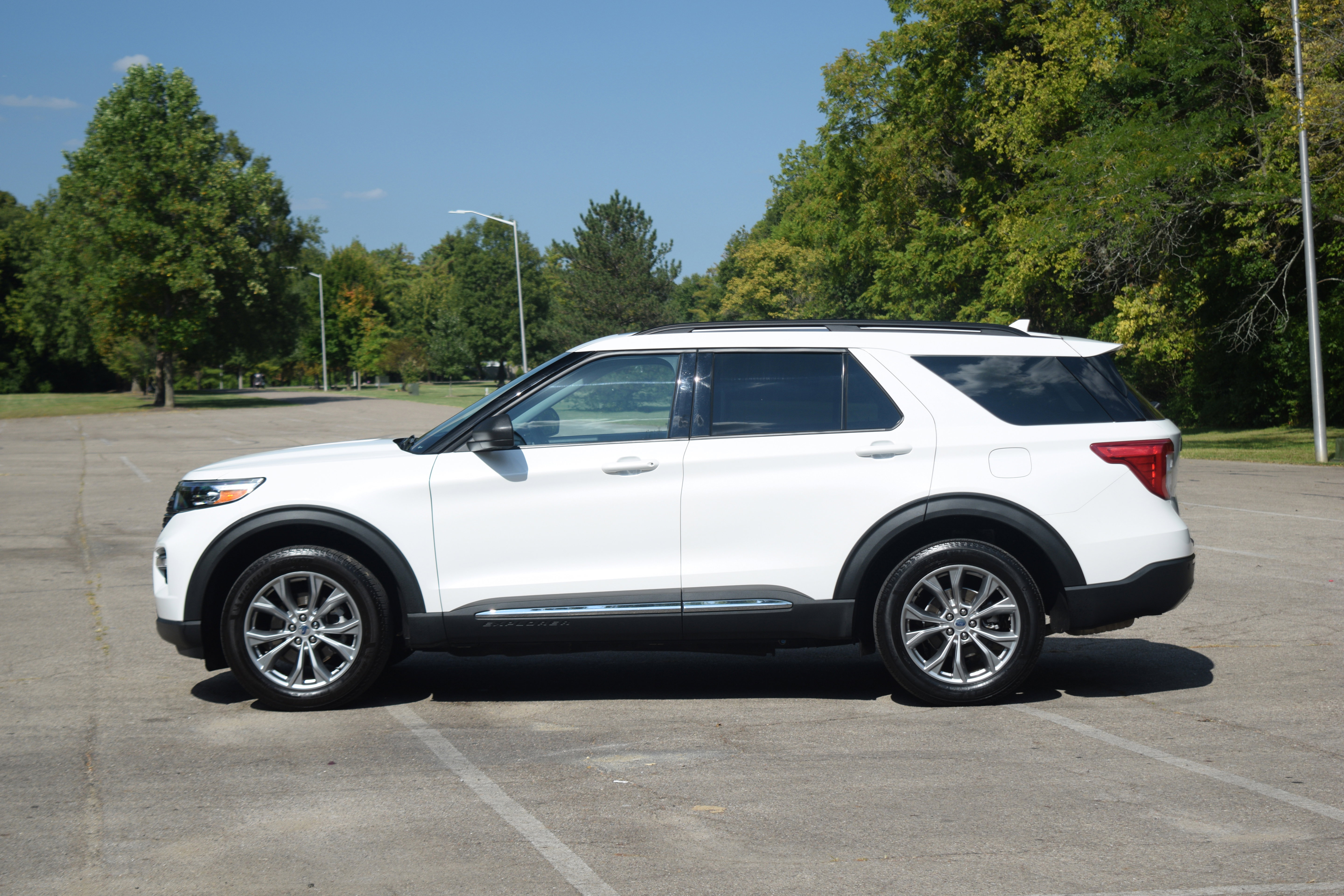 Certified 2022 Ford Explorer XLT w/ Equipment Group 202A image 22