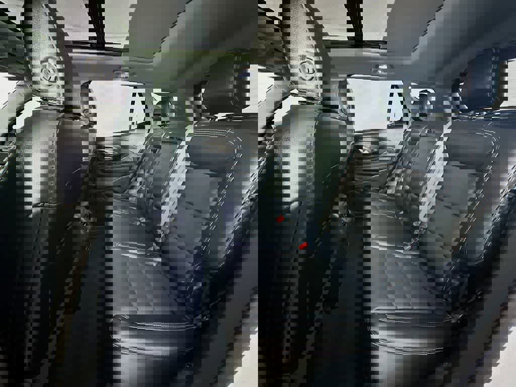 Used 2024 GMC Terrain SLT image 18