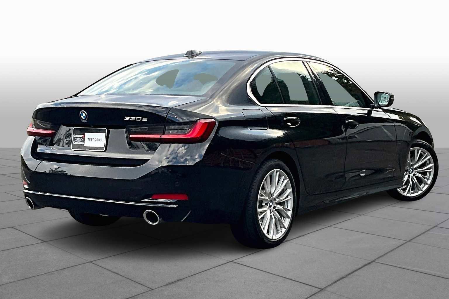 Used 2024 BMW 330e w/ Convenience Package image 4