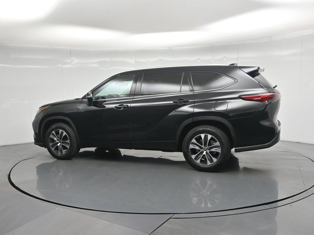 Used 2022 Toyota Highlander XLE FWD image 7
