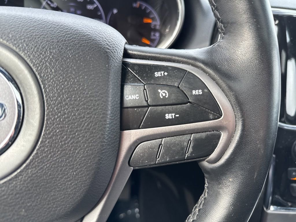 Used 2022 Jeep Grand Cherokee Laredo X image 23