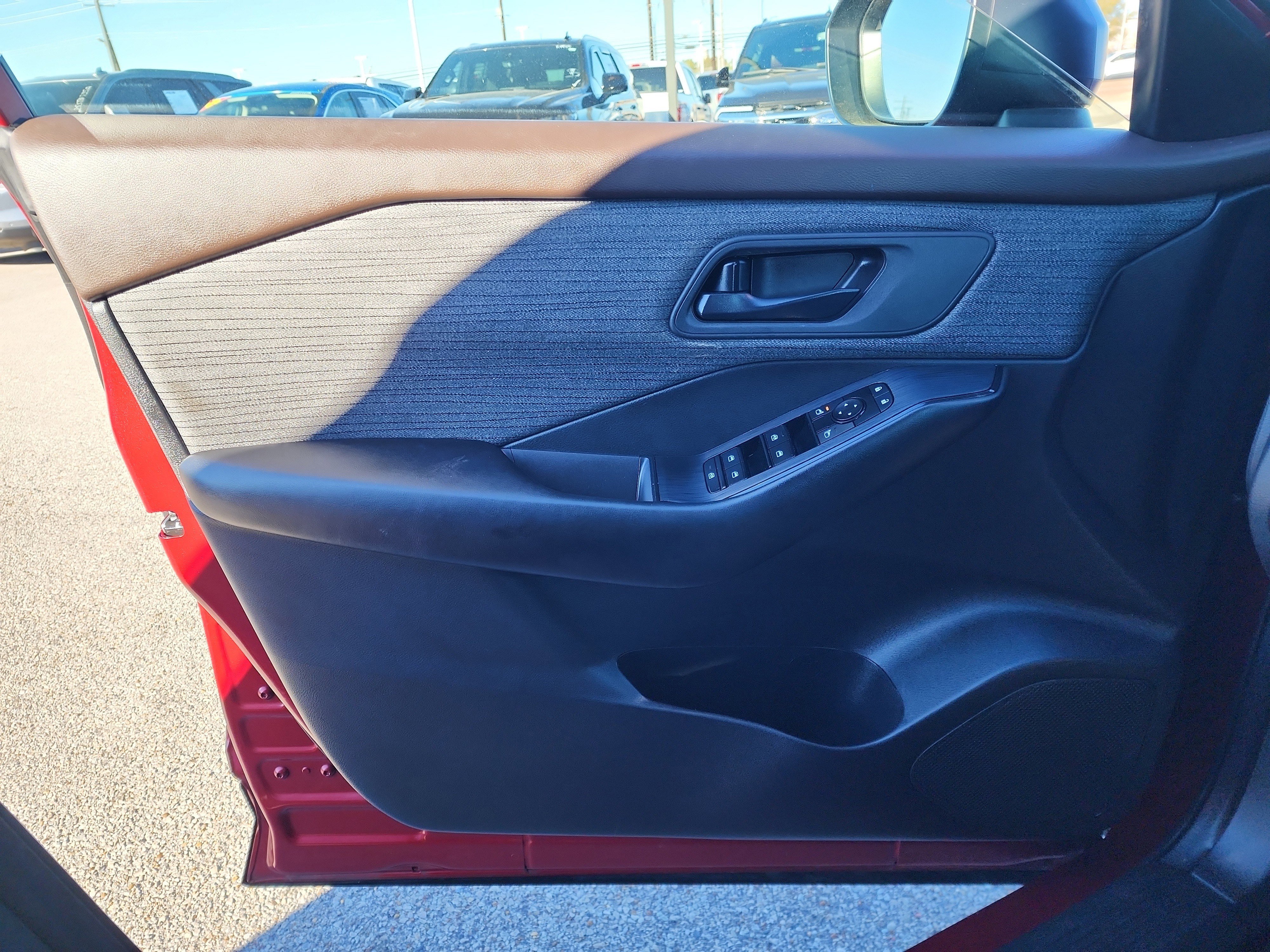 Used 2023 Nissan Rogue S image 18