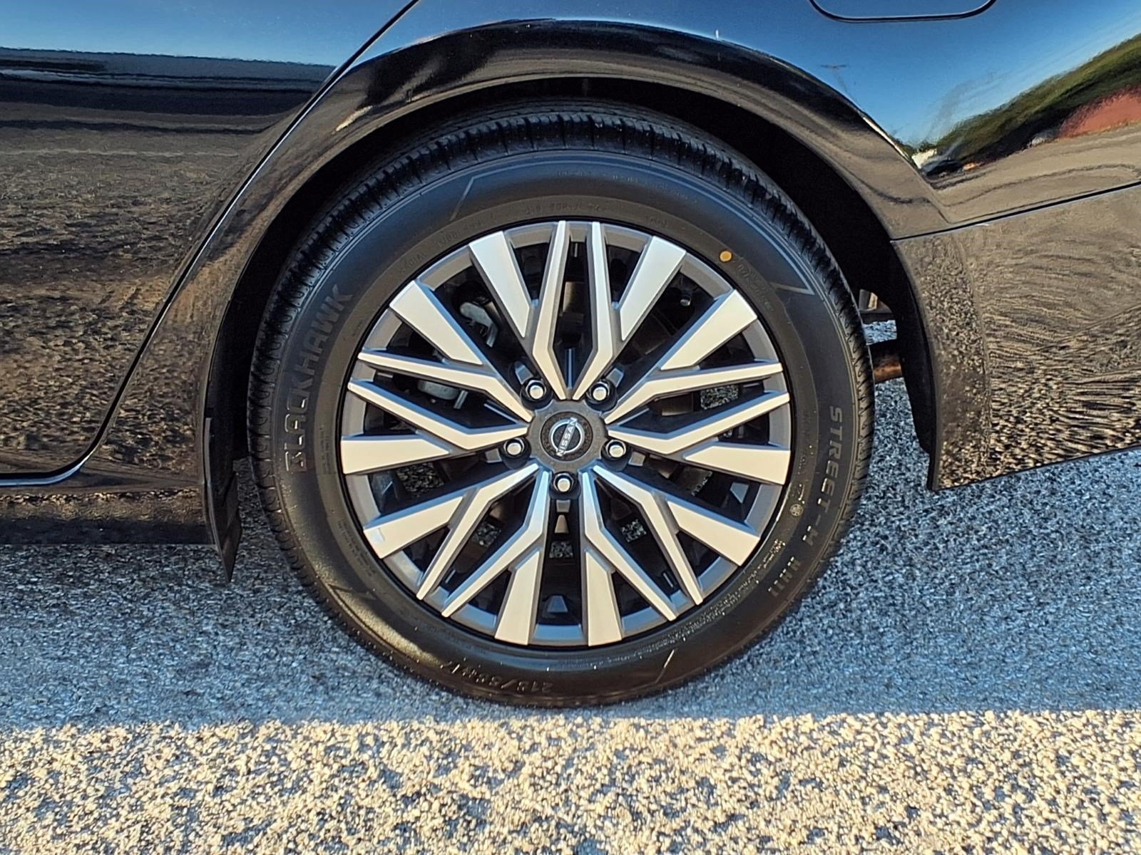 Used 2025 Nissan Altima 2.5 SV FWD image 8