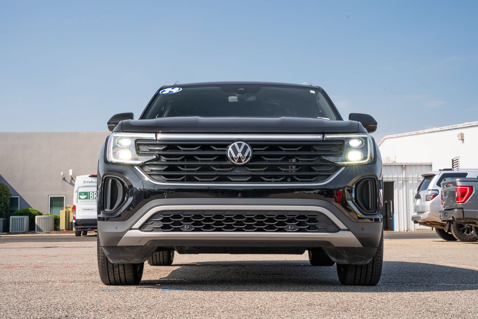 Used 2024 Volkswagen Atlas Cross Sport SE FWD image 2