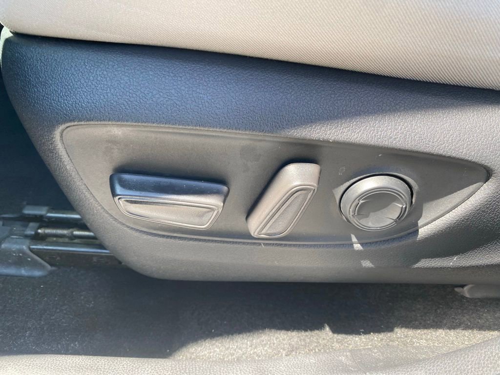 Used 2022 Toyota RAV4 XLE AWD/4WD image 14