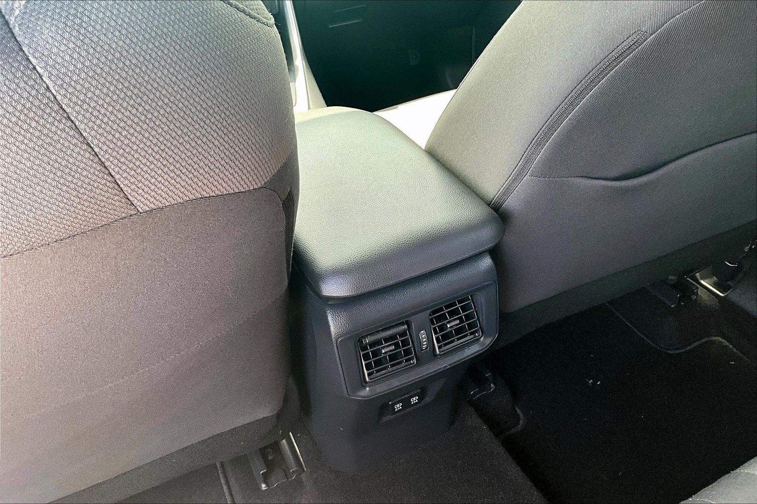 Used 2021 Toyota RAV4 XLE w/ Convenience Package AWD/4WD image 10