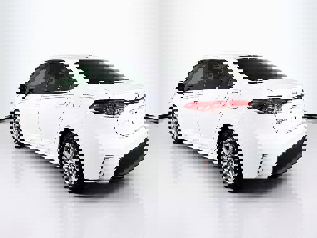 Used 2023 Toyota Corolla LE w/ LE Convenience Package image 3
