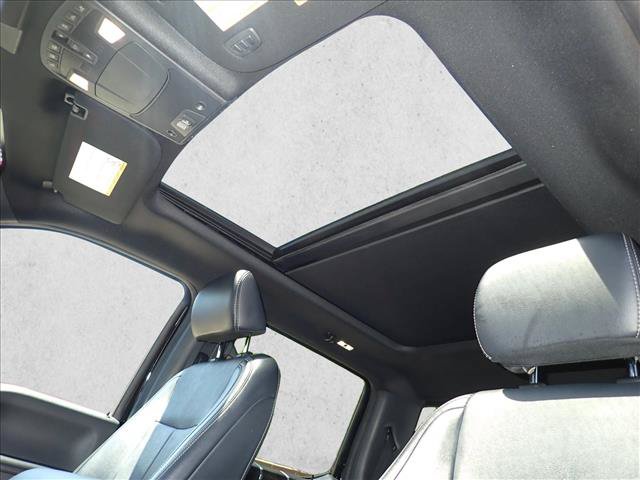 Certified 2022 Ford F350 Lariat w/ Black Appearance Package AWD/4WD image 13