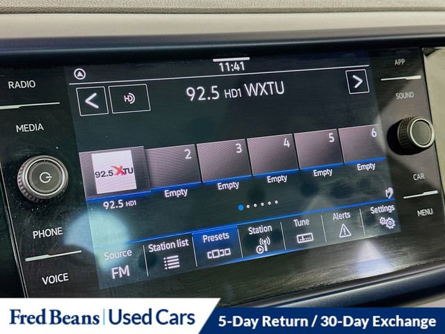 Used 2023 Volkswagen Taos SE w/ Panoramic Sunroof Package AWD/4WD image 17