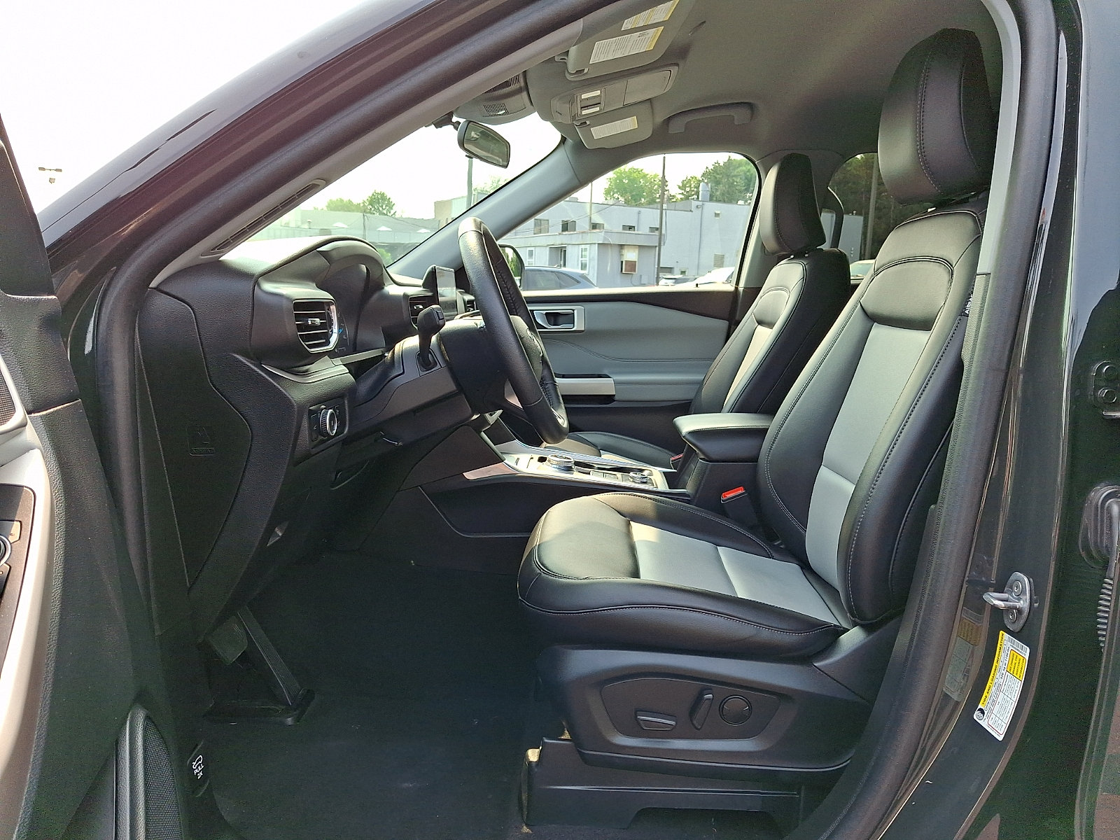 Certified 2024 Ford Explorer XLT w/ Equipment Group 202A AWD/4WD image 16
