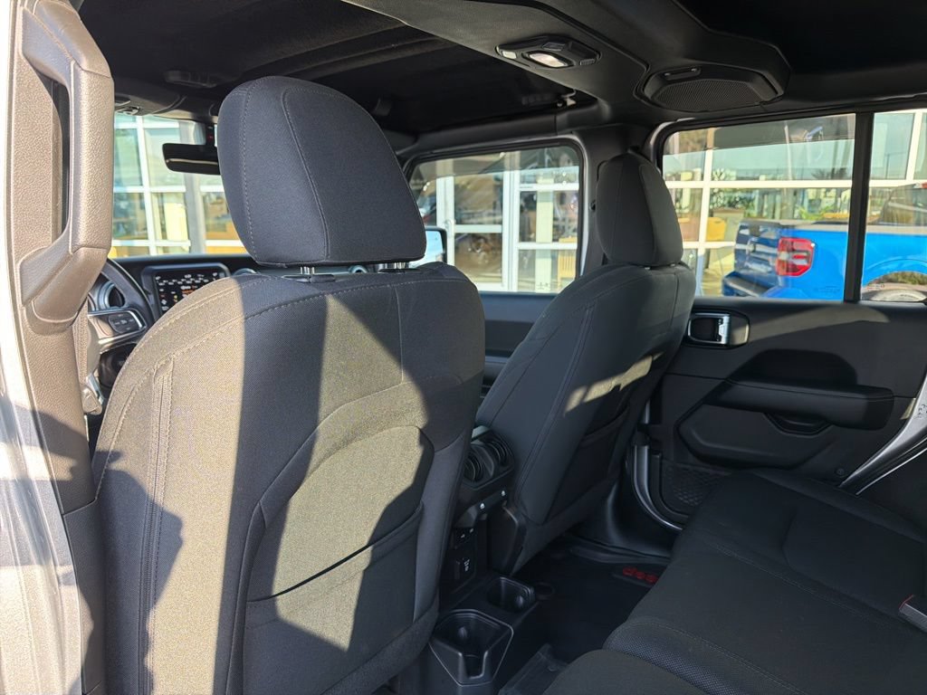 Used 2018 Jeep Wrangler Unlimited Sahara AWD/4WD image 22