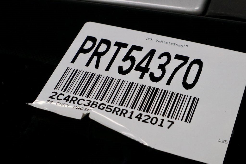 Used 2024 Chrysler Pacifica Touring-L image 34