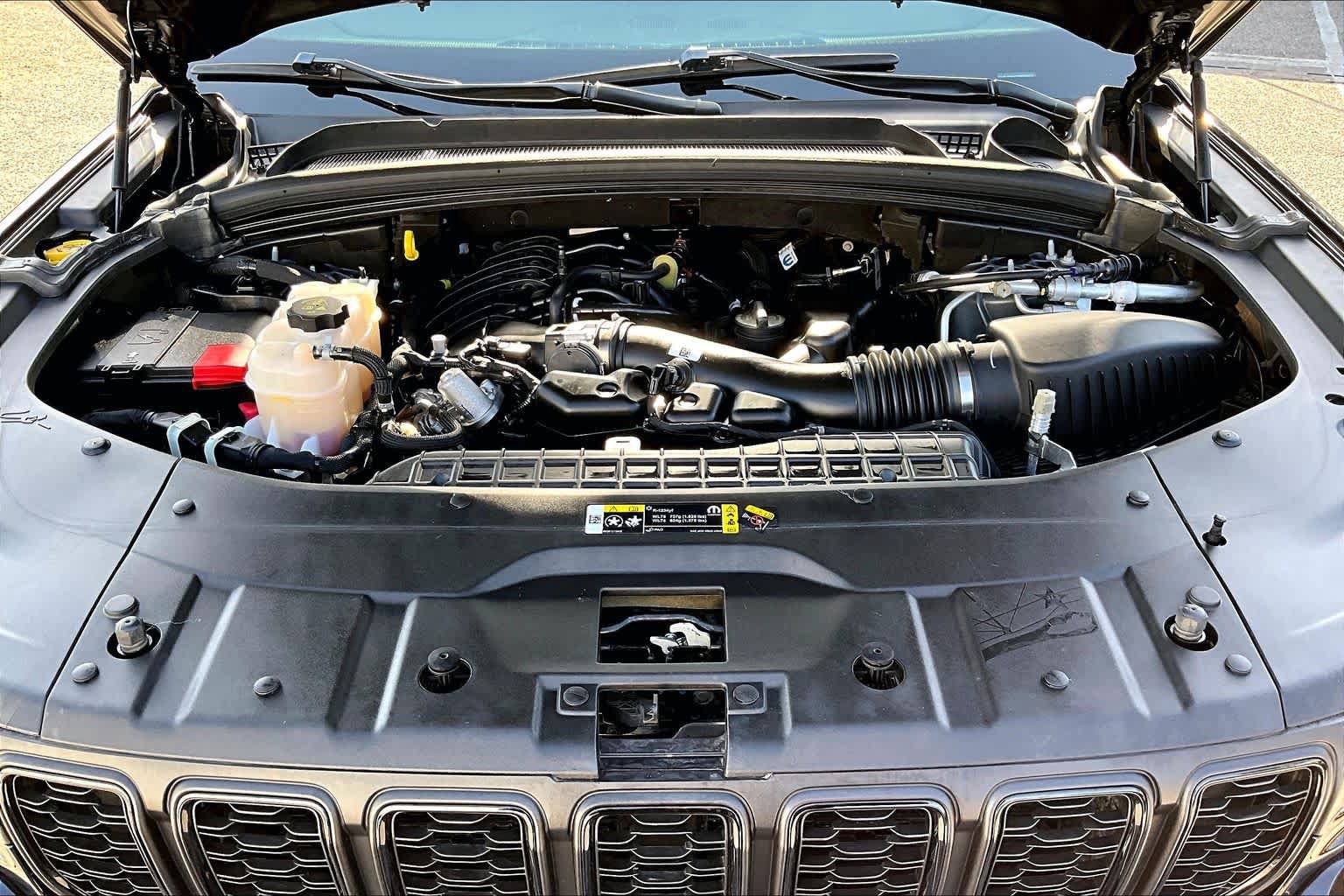 Used 2024 Jeep Grand Cherokee Altitude AWD/4WD image 32