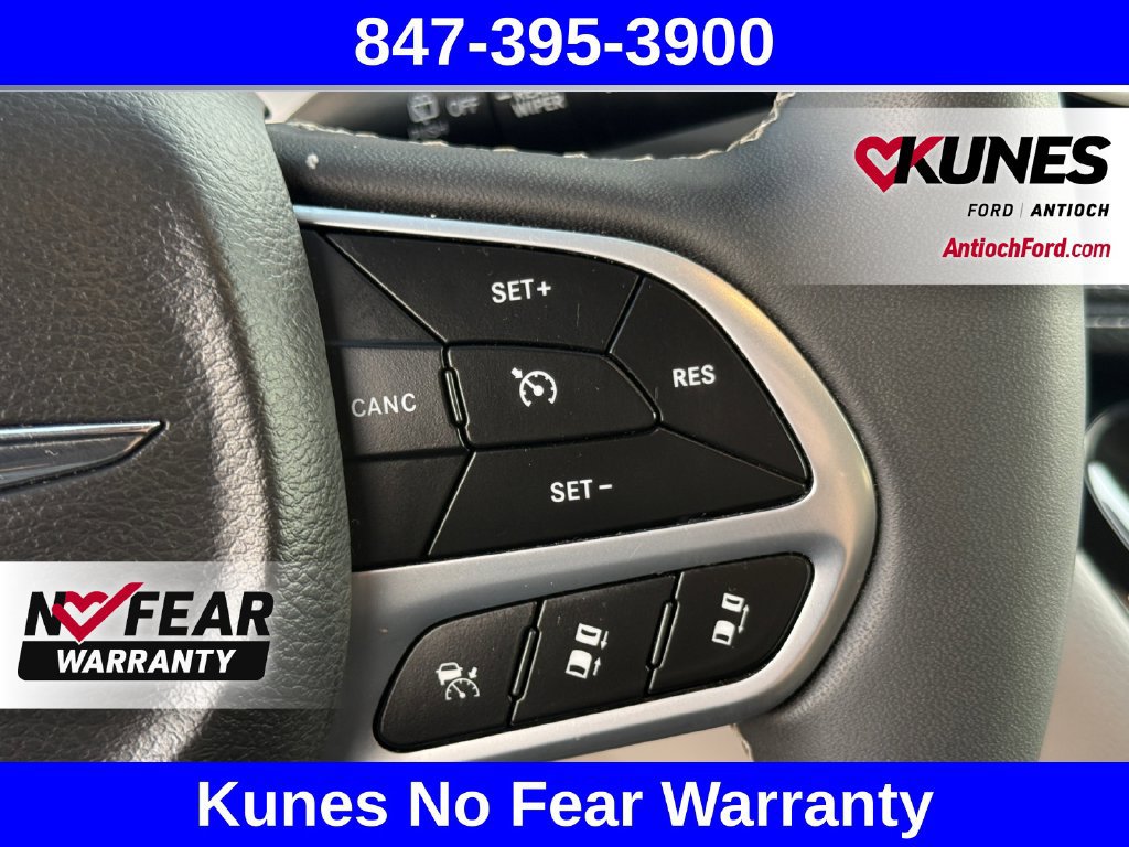 Used 2023 Chrysler Pacifica Touring-L FWD image 18