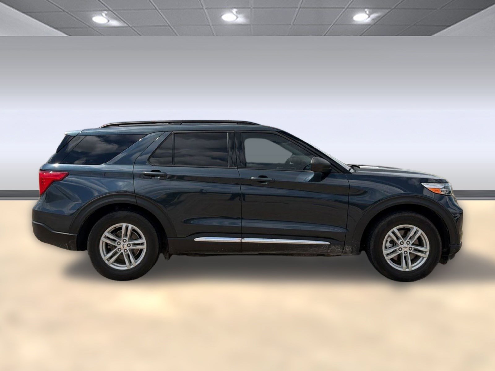 Certified 2024 Ford Explorer XLT RWD image 8