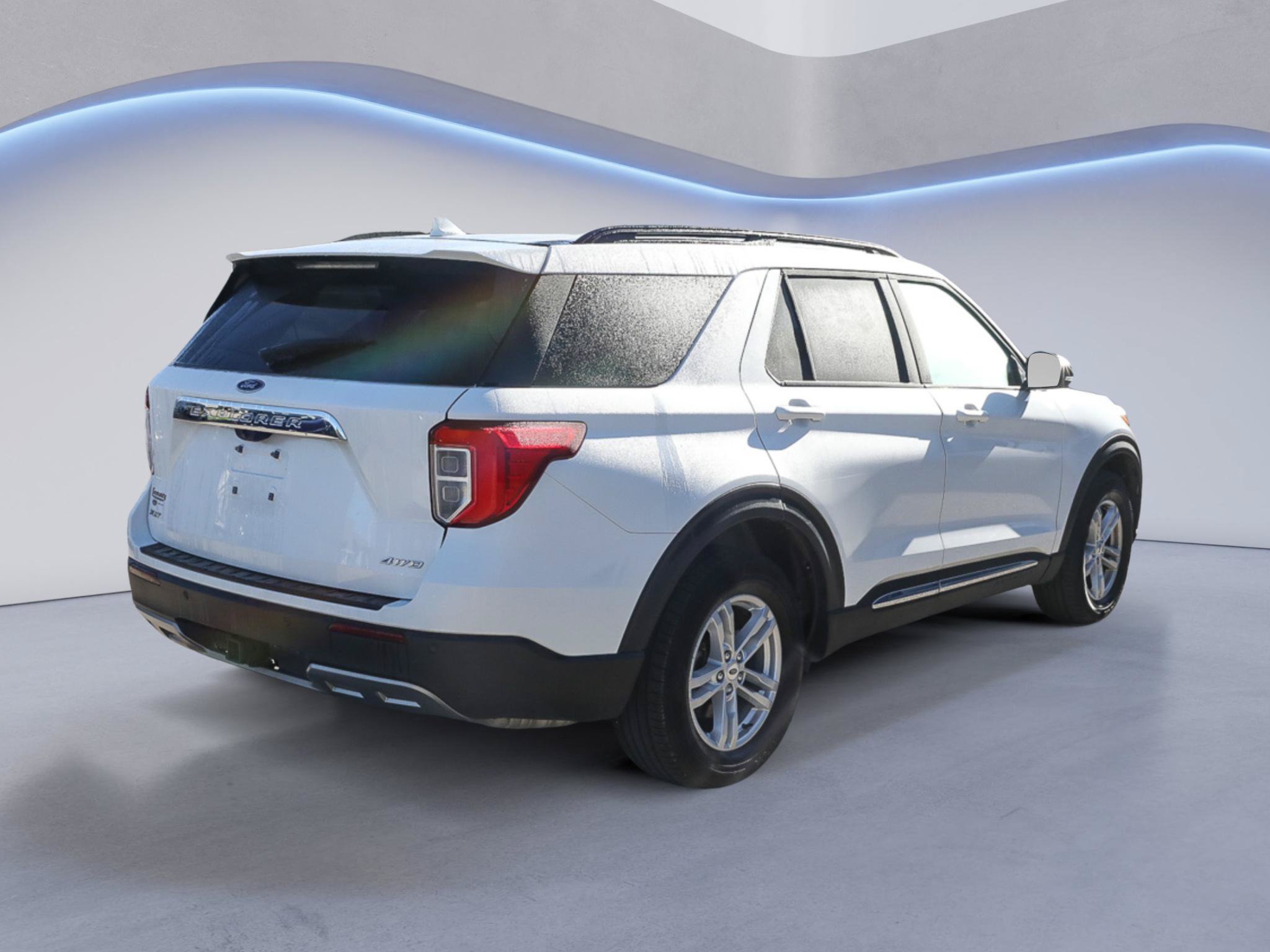 Certified 2023 Ford Explorer XLT w/ Equipment Group 202A AWD/4WD image 4