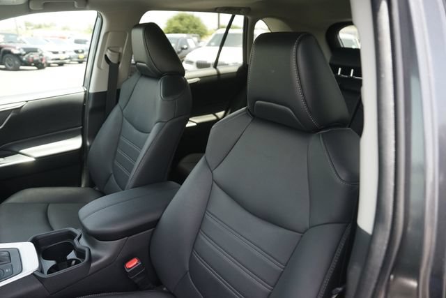 Used 2021 Toyota RAV4 XLE Premium AWD/4WD image 10