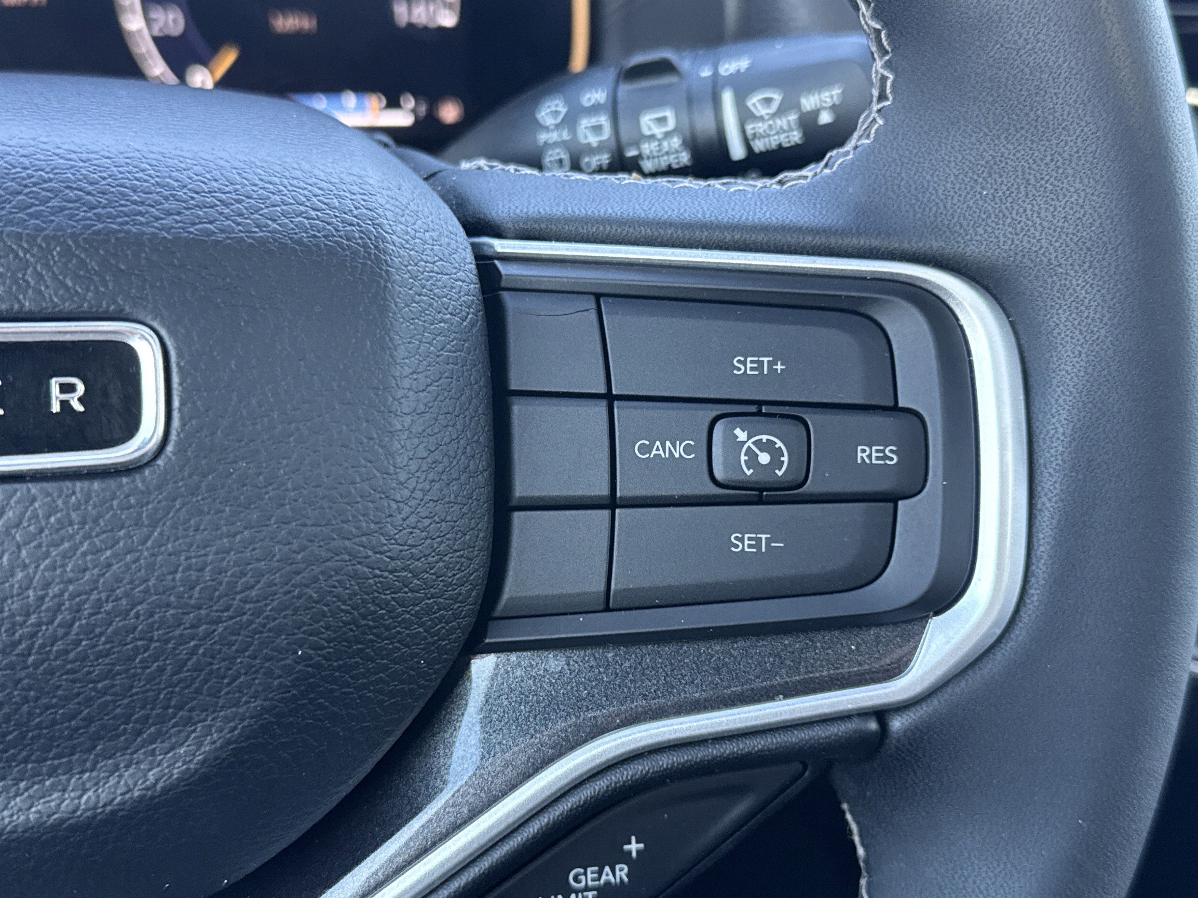 Used 2023 Jeep Wagoneer BASE w/ Premium Group I image 17