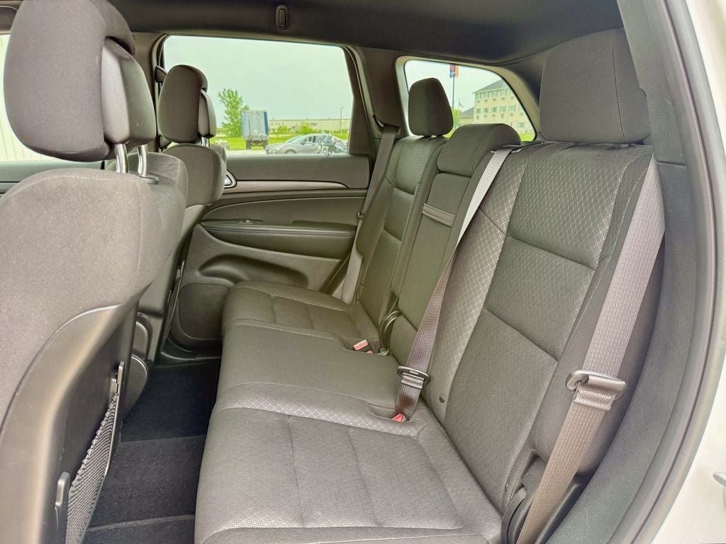 Used 2020 Jeep Grand Cherokee Laredo AWD/4WD image 12