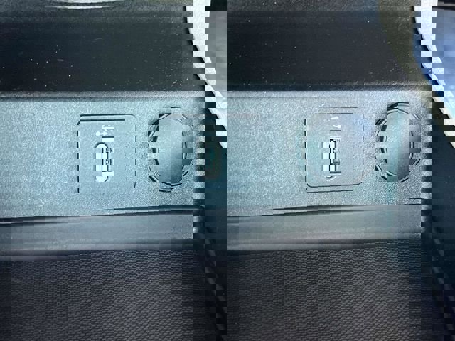 Certified 2017 Ford Fusion SE w/ Fusion SE Technology Package image 31