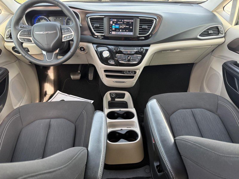 Used 2023 Chrysler Voyager LX FWD image 12