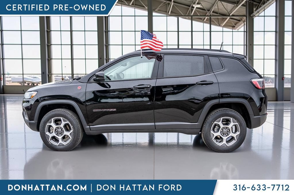 Used 2022 Jeep Compass Trailhawk w/ Trailhawk Convenience Group AWD/4WD image 2