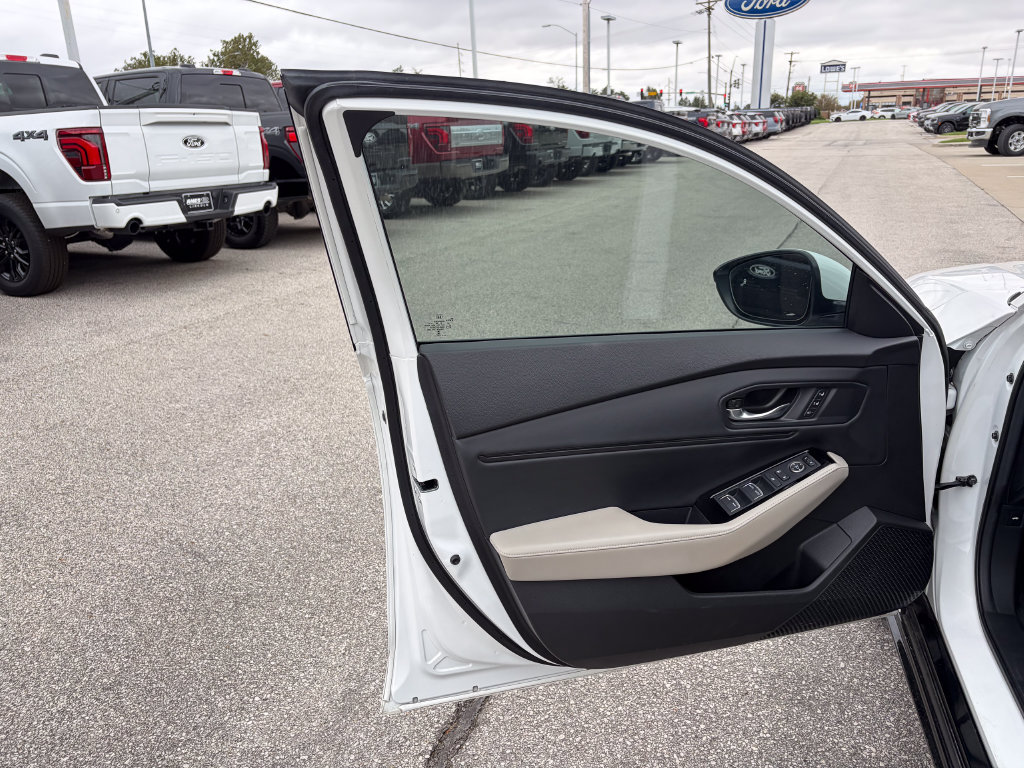 Used 2025 Honda Accord Touring image 11