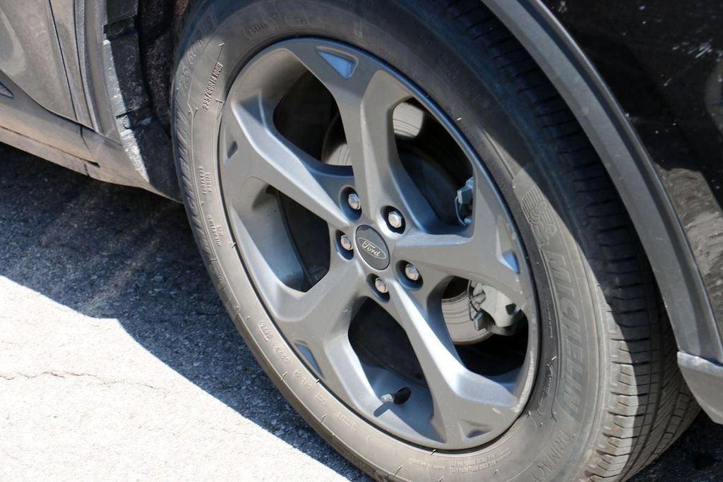 Certified 2025 Ford Escape ST-Line FWD image 5