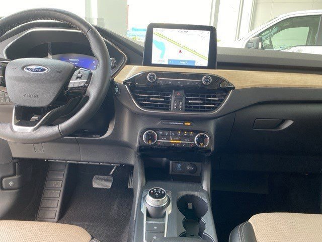 Certified 2022 Ford Escape Titanium w/ Titanium Elite Package image 31