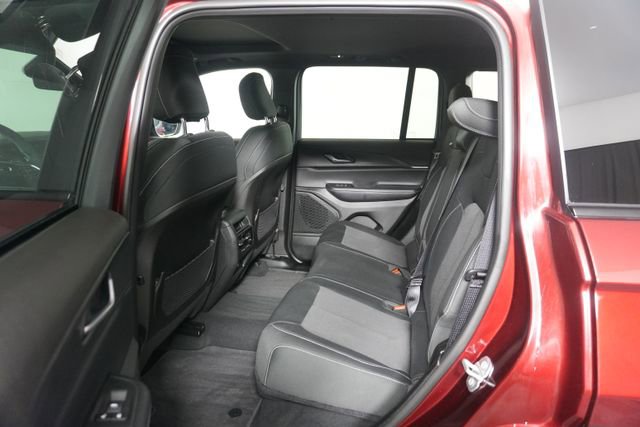Used 2025 Jeep Grand Cherokee Laredo X AWD/4WD image 25