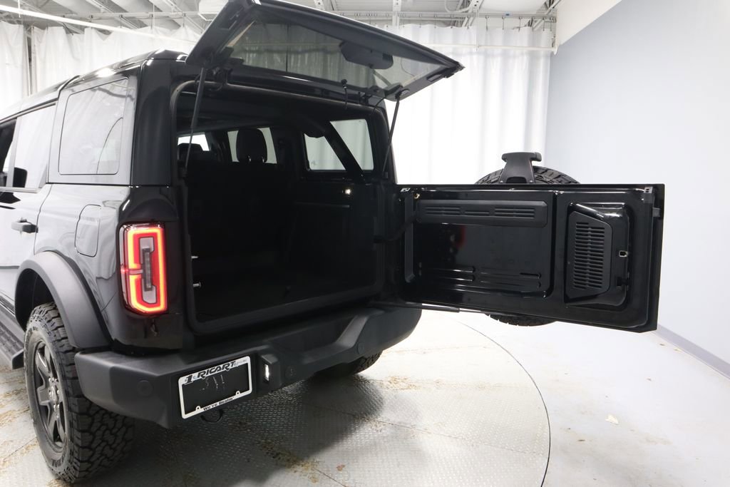 Certified 2025 Ford Bronco Outer Banks w/ Black Appearance Package AWD/4WD image 16