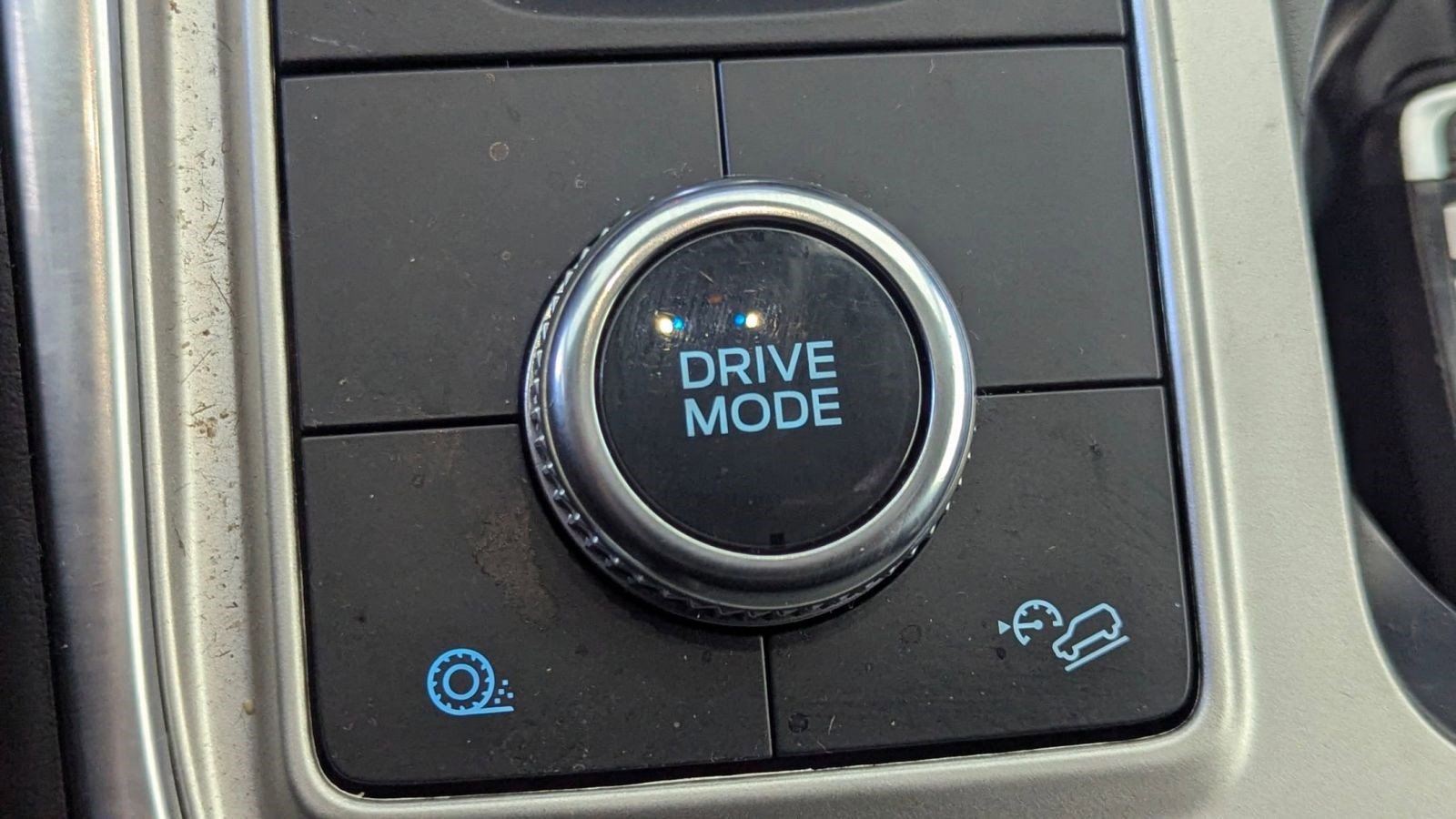 Certified 2022 Ford Explorer XLT w/ Equipment Group 202A image 29