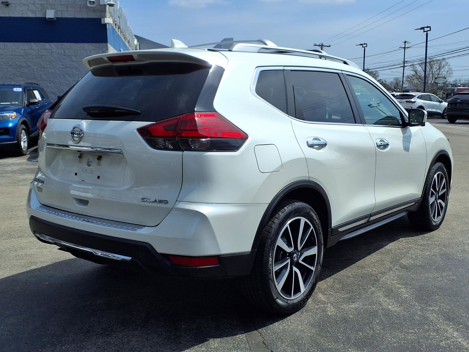 Used 2017 Nissan Rogue SL w/ SL Premium Package AWD/4WD image 3