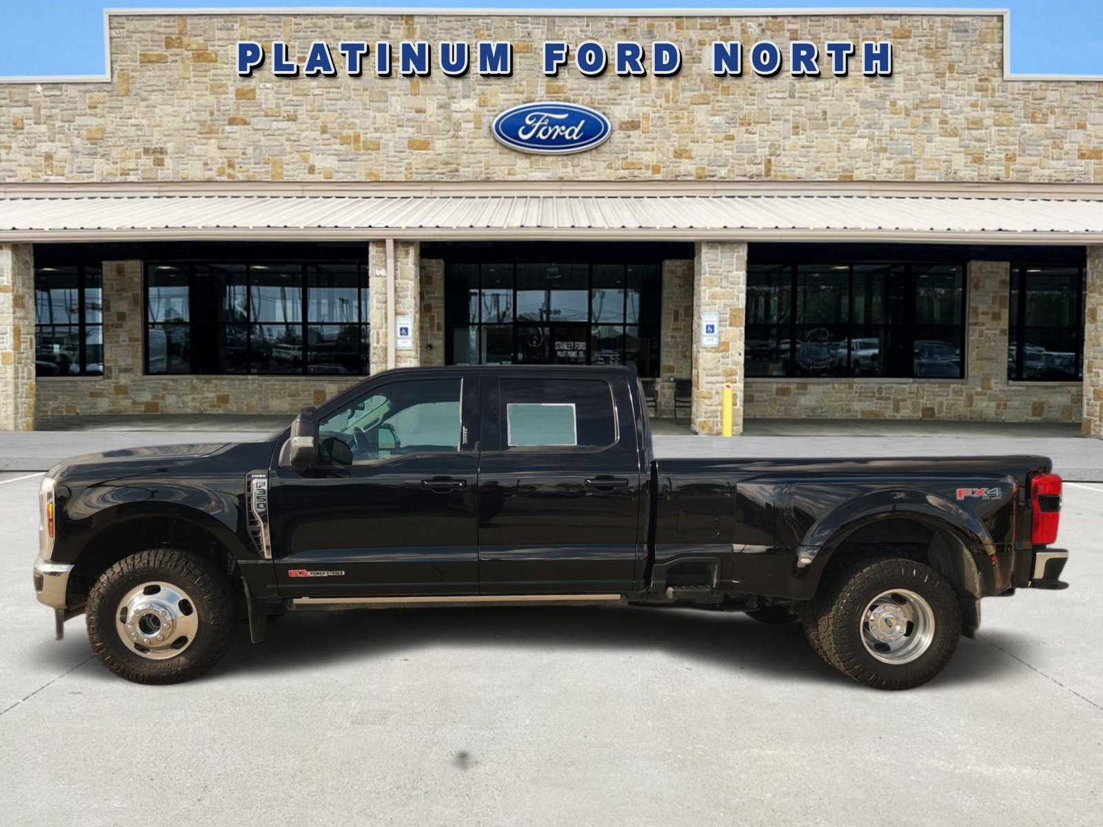 Certified 2024 Ford F350 Lariat w/ Lariat Ultimate Package AWD/4WD image 3